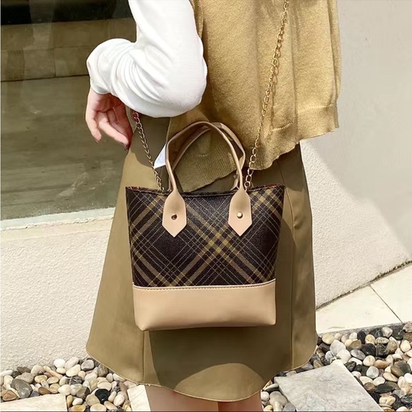 Handbags - NWT Khaki Crossbody Or Shoulder Bag